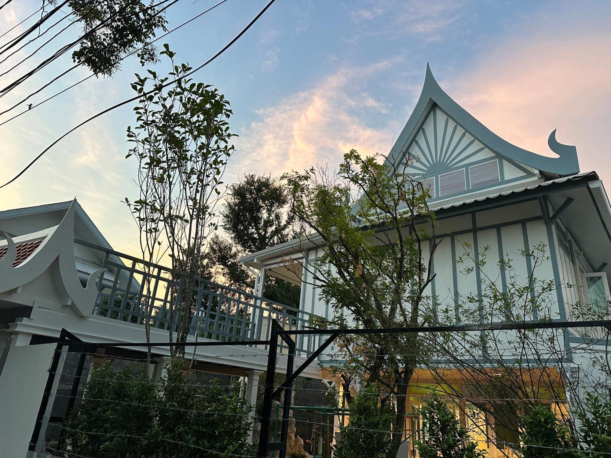 Hotel Baan Debtida Bangkok Esterno foto