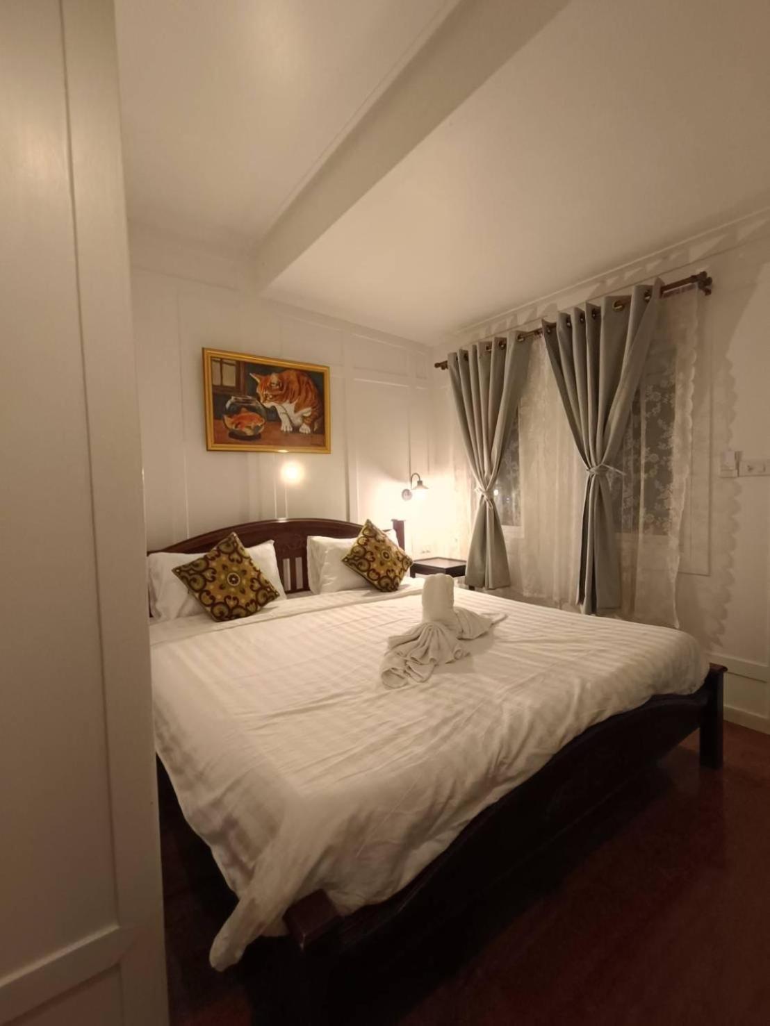 Hotel Baan Debtida Bangkok Esterno foto