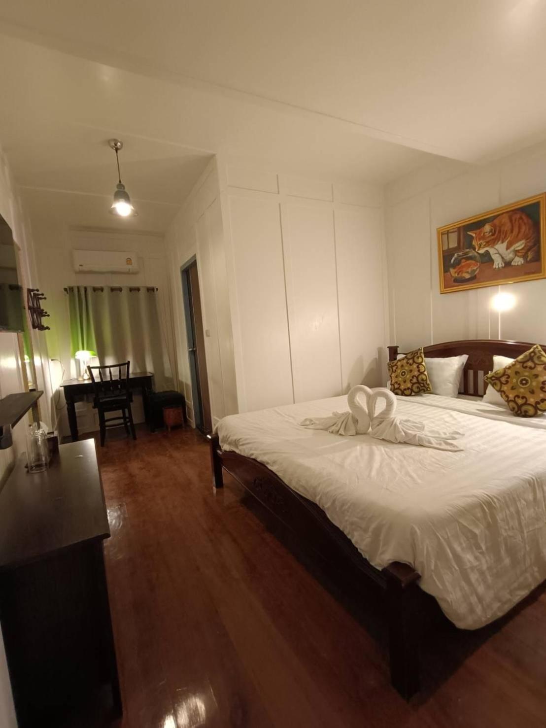 Hotel Baan Debtida Bangkok Esterno foto