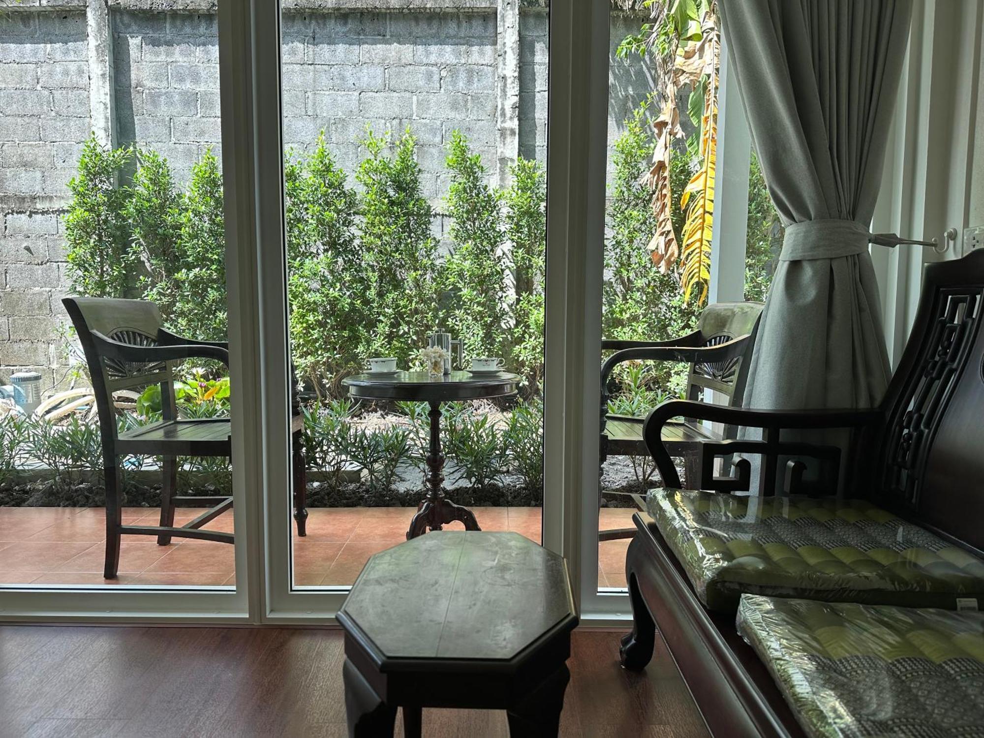Hotel Baan Debtida Bangkok Esterno foto