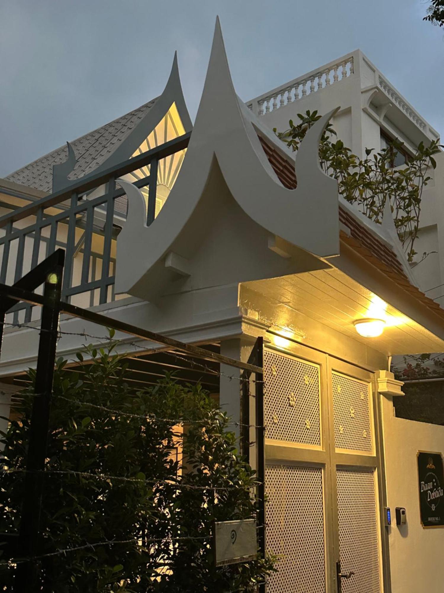 Hotel Baan Debtida Bangkok Esterno foto