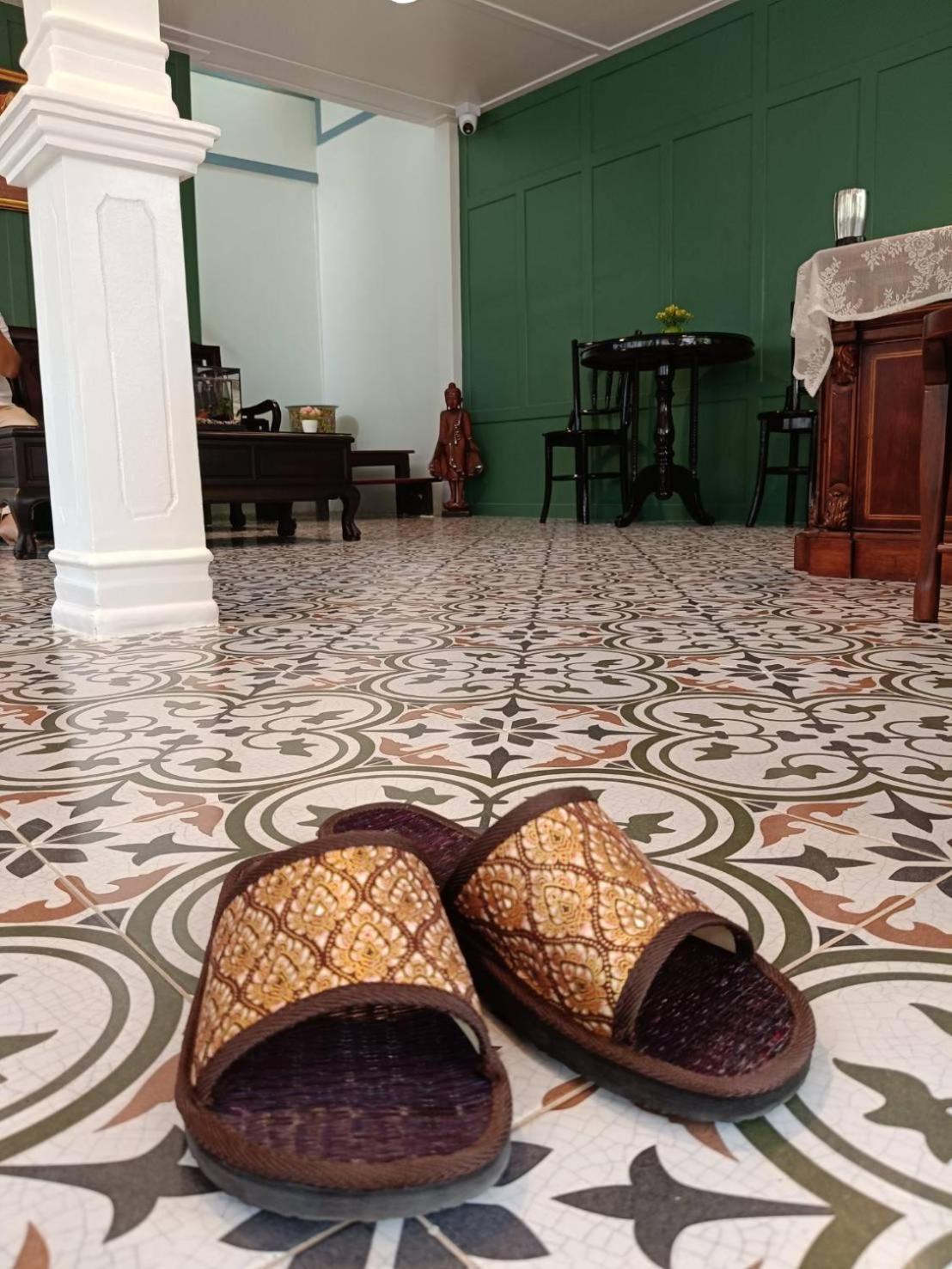Hotel Baan Debtida Bangkok Esterno foto