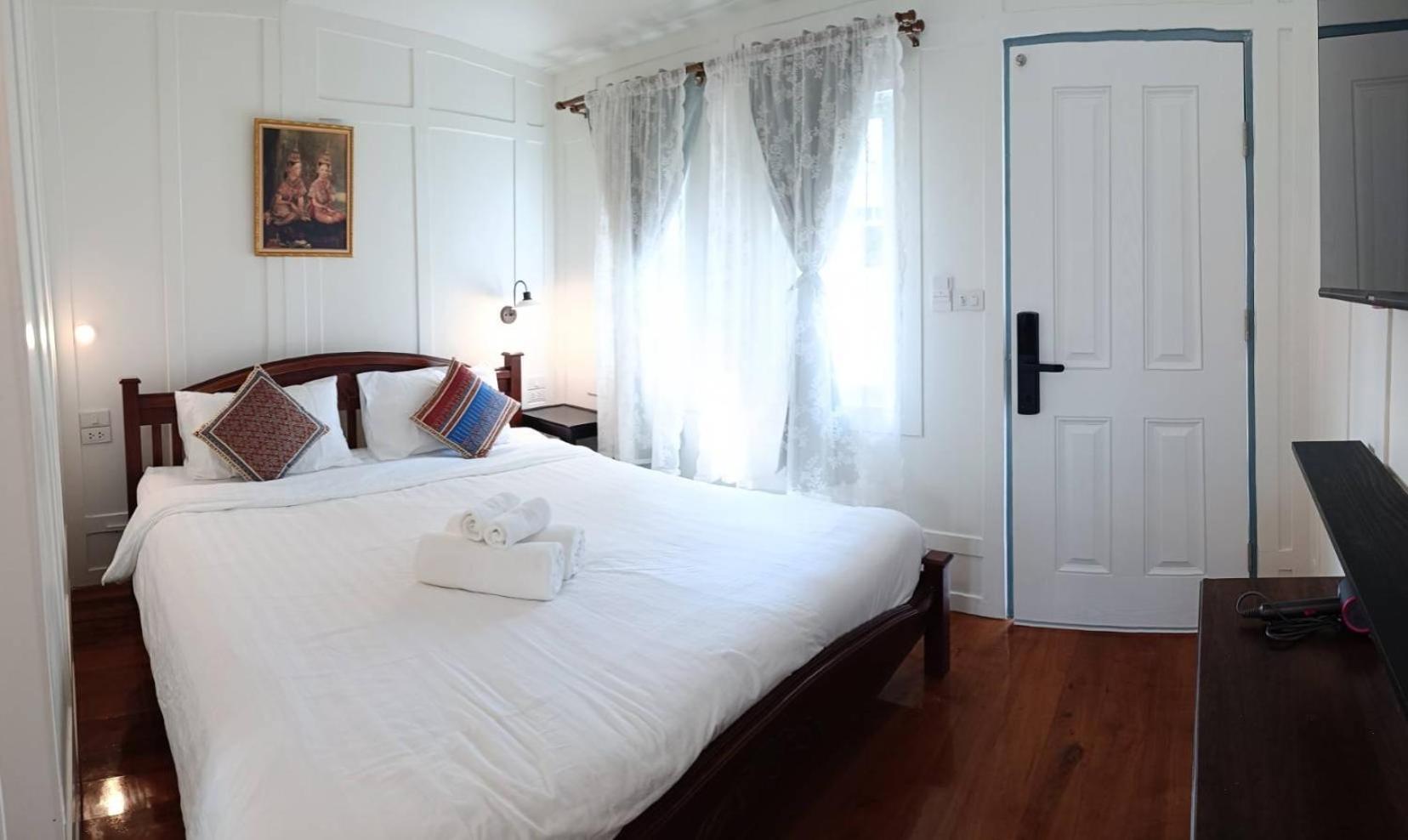 Hotel Baan Debtida Bangkok Esterno foto