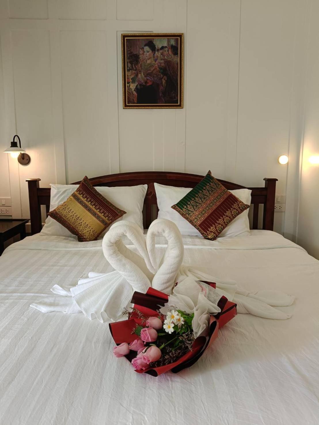 Hotel Baan Debtida Bangkok Esterno foto