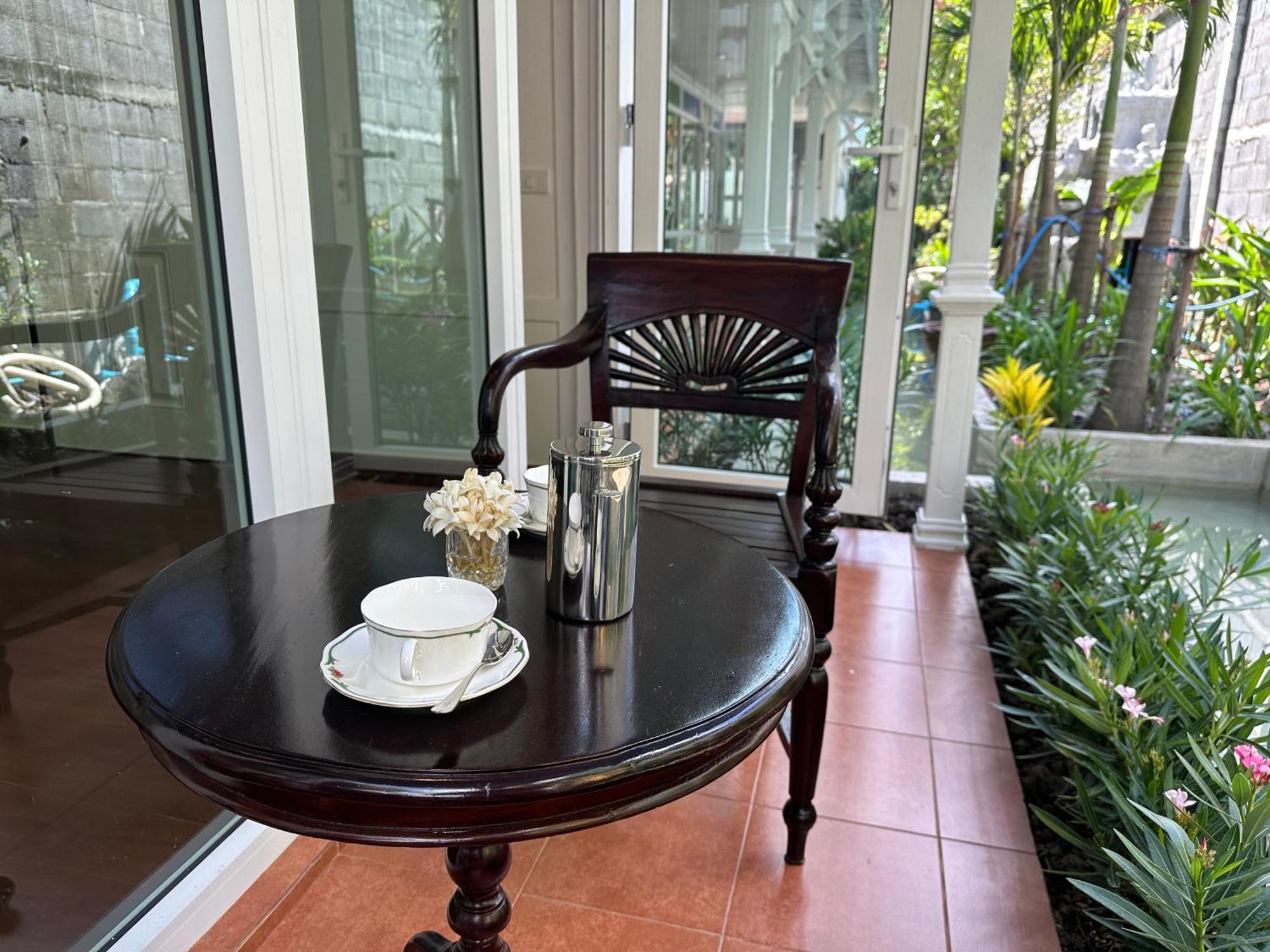 Hotel Baan Debtida Bangkok Esterno foto