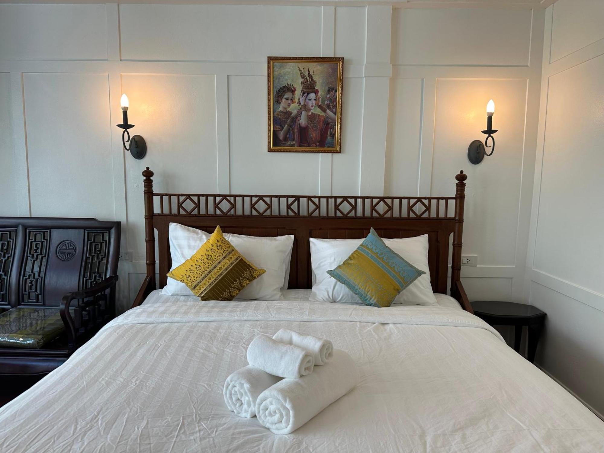 Hotel Baan Debtida Bangkok Esterno foto