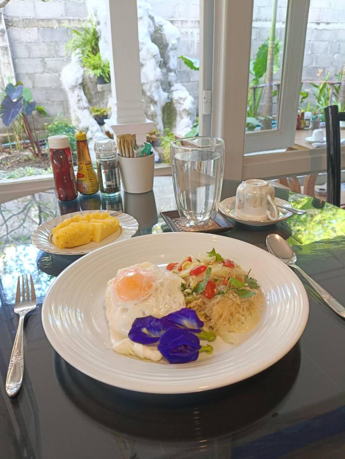 Hotel Baan Debtida Bangkok Esterno foto