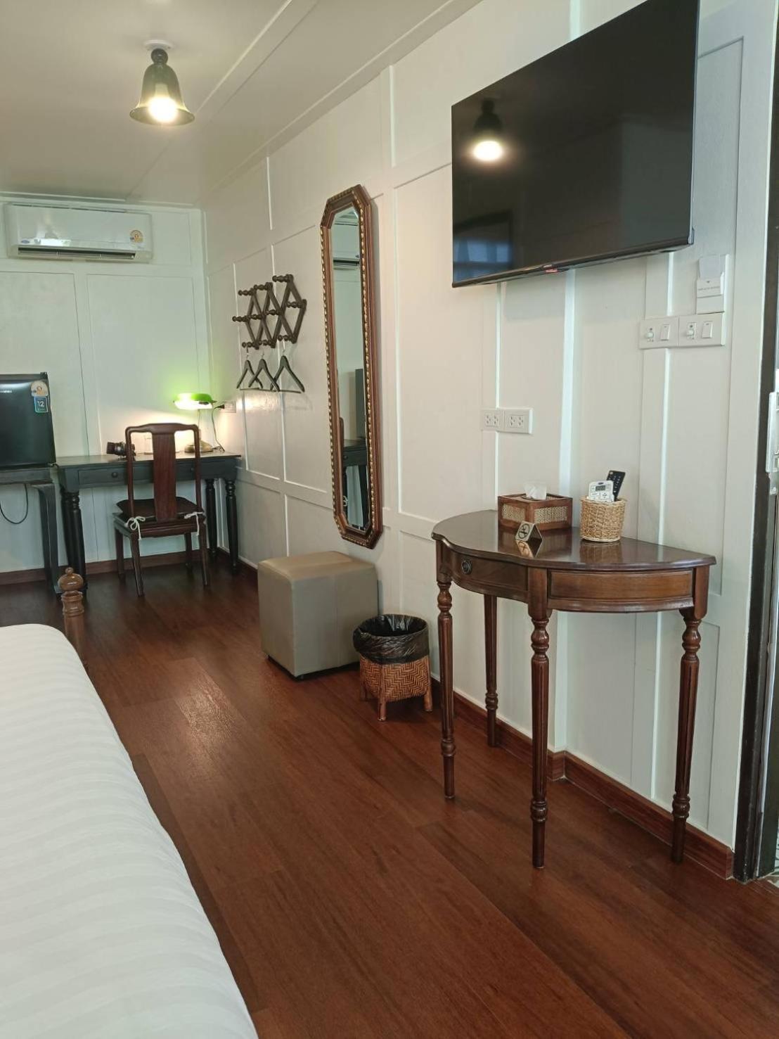 Hotel Baan Debtida Bangkok Esterno foto